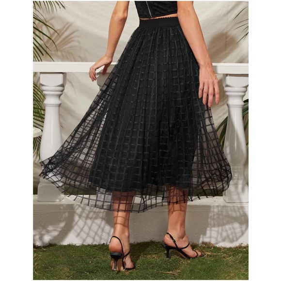 034 Luxe Black Mesh Layered Maxi Skirt - Picture 7 of 8